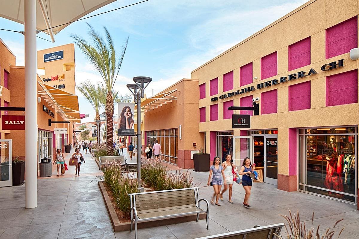 Las Vegas Outlet Malls: North vs South Premium Outlets Compared